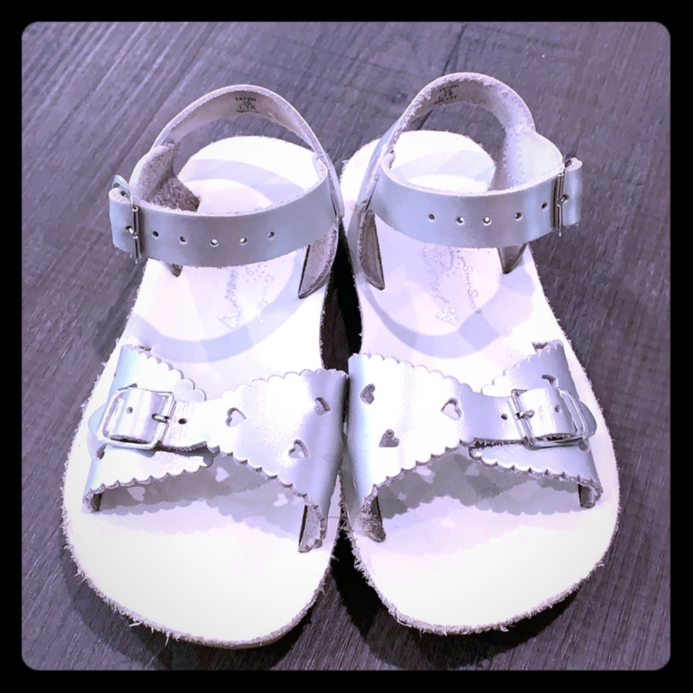 Silver girls saltwater sandals size 10 heart